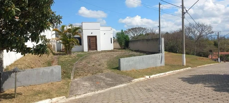 Casa com 3 Dormitórios em Cachoeira Paulista/SP em Cachoeira Paulista - São Paulo