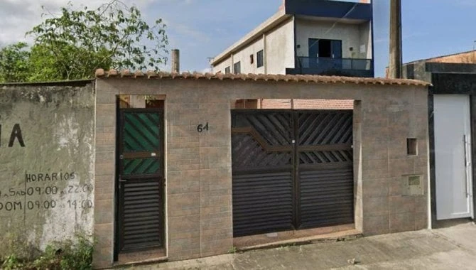Casa com 114m² de área construída em São Vicente/SP em São Vicente - São Paulo