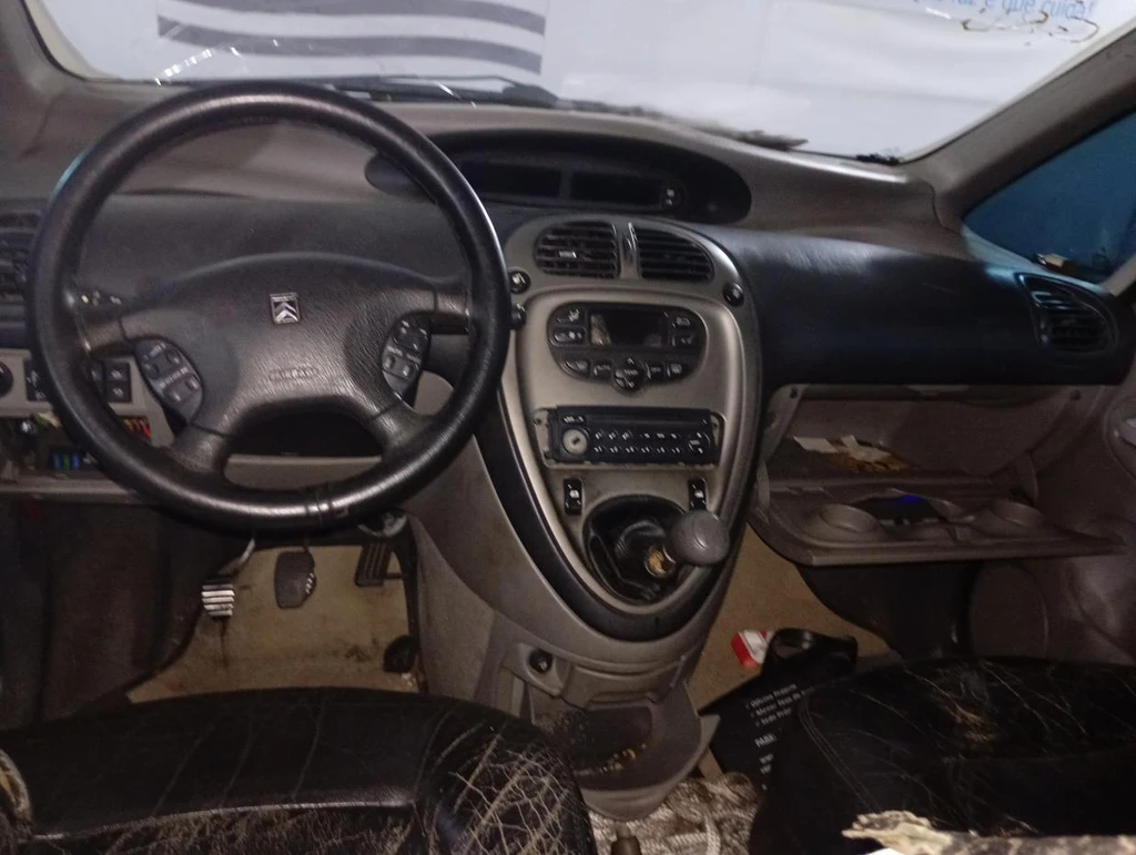 Citroën XSara Picasso EXS 2003 Preto em Casa Branca - São Paulo