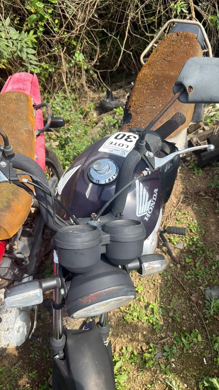 Honda Titan Titan 125 Roxa em Piracicaba - São Paulo
