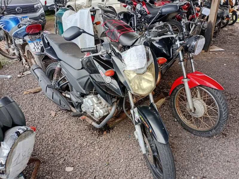 Yamaha Fazer Fazer ED 2015 em Capão Da Canoa - Rio Grande do Sul