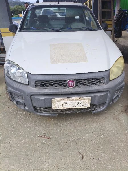 Fiat Strada Working 2015 2016 Branca em Balneário Camboriú - Santa Catarina
