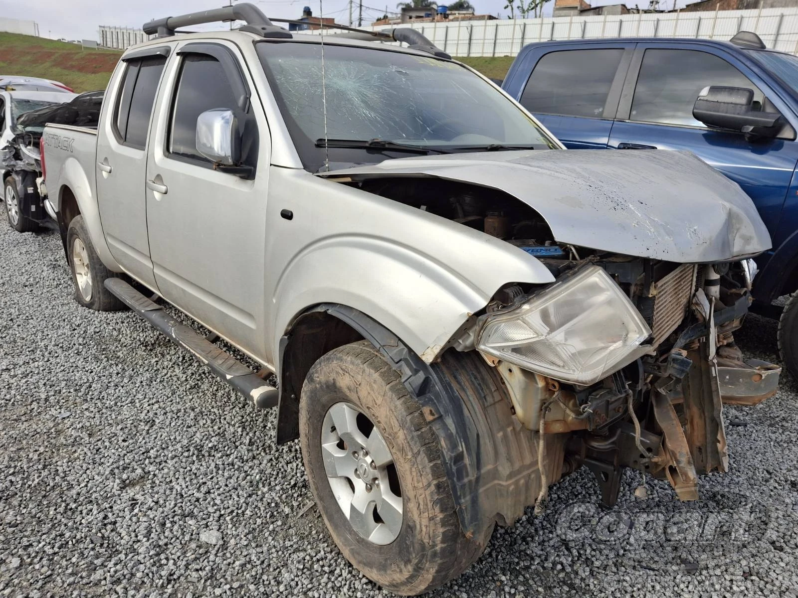 Nissan Frontier LE 2011 2.5 Turbo Diesel em Itaquaquecetuba - São Paulo