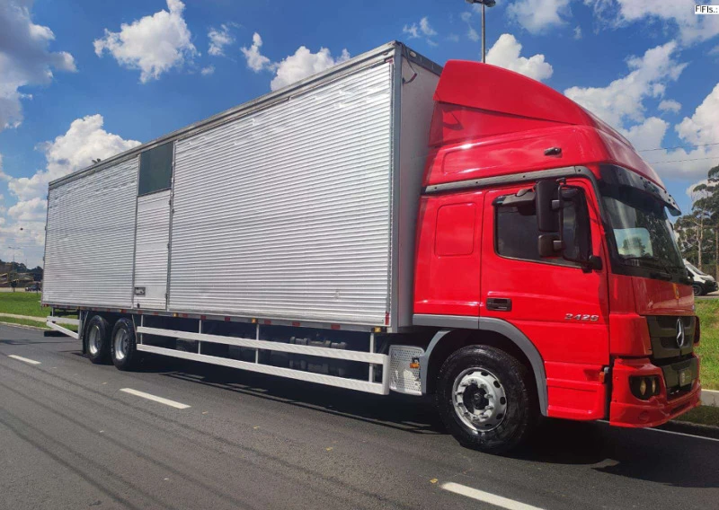 Mercedes-Benz Atego 2426 2013 Vermelha em Juiz De Fora - Minas Gerais
