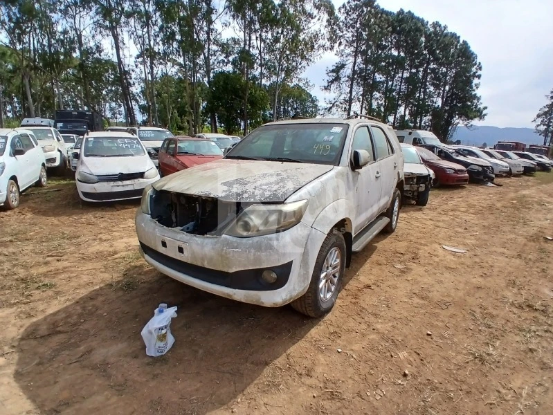 Toyota Hilux SW4 SW4 SR 4x2 em Mogi Das Cruzes - São Paulo