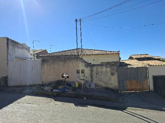 Casa com 1 vaga em Esmeraldas/MG em Esmeraldas - Minas Gerais