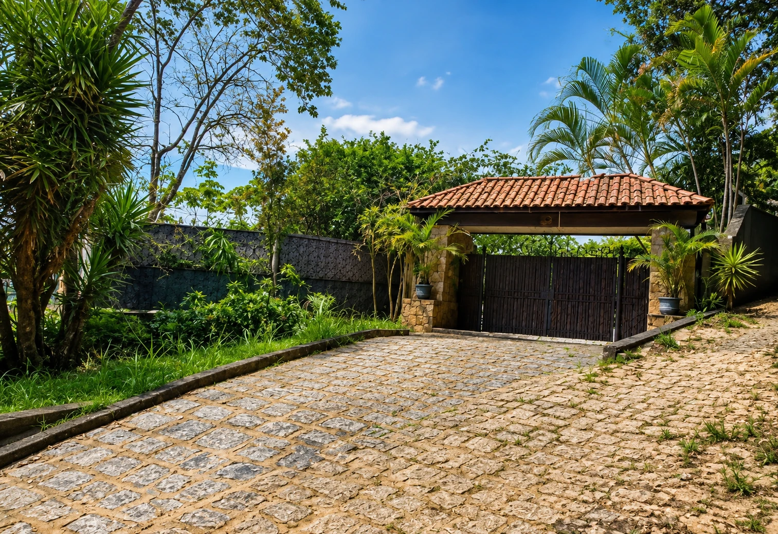Casa com 4096 m² de terreno em Mairiporã/SP em Mairipora - São Paulo