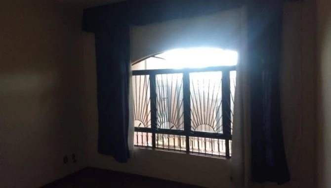 Casa com 271 m² de área construída em Londrina/PR em Londrina - Paraná