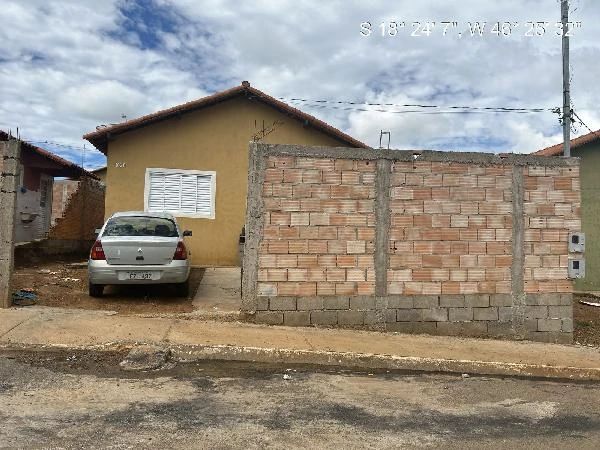 Casa com 2 Quartos em Andorinhas, Presidente Olegário/MG em Presidente Olegario - Minas Gerais