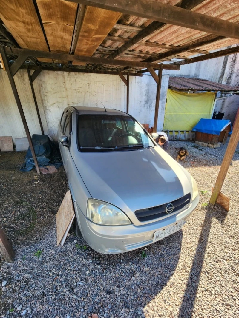 Chevrolet Corsa Sedan 2003/2004 Bege Gasolina em São José - Santa Catarina
