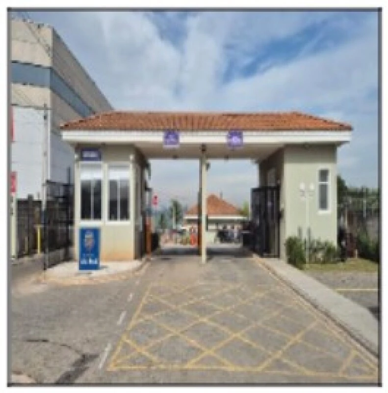 Casa com servidão de passagem em Sorocaba/SP em Sorocaba - São Paulo