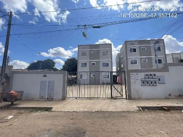 Apartamento com 2 quartos em condomínio próximo a Rua 233 em Luziânia GO