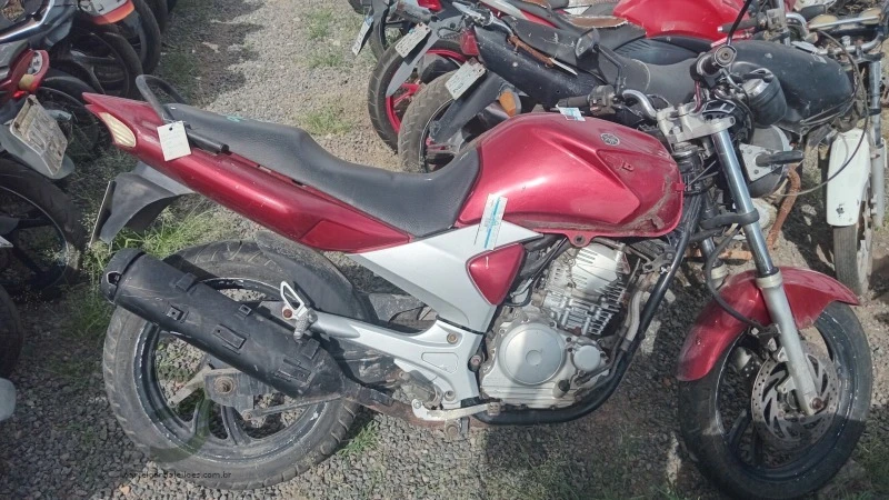 Yamaha Fazer Ys250 2009/2010 Vermelha Gasolina em Feira De Santana - Distrito Federal