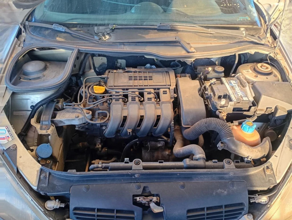 Peugeot 206 Selection 2001 2002 Cinza em Casa Branca - São Paulo