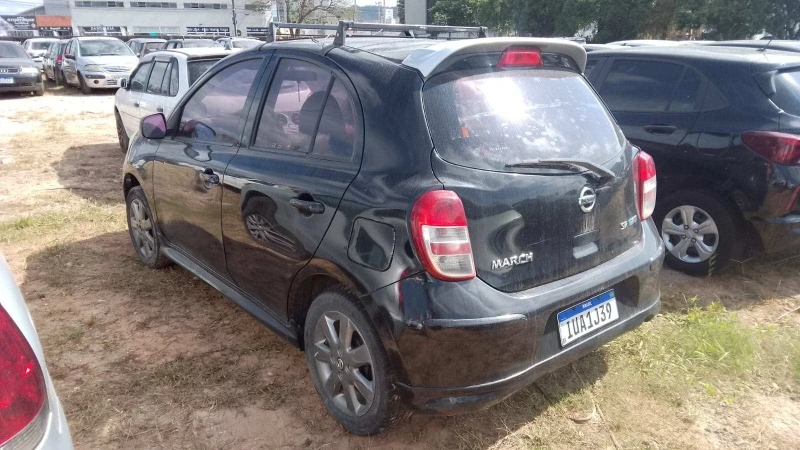 Nissan March 16SR 2012/2013 Automático em Camboriú