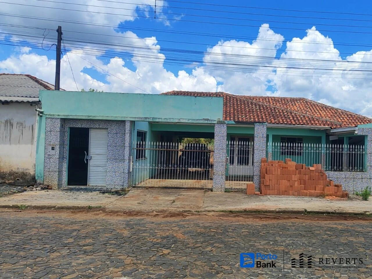 Imóvel com 450m² de terreno e 222m² de área construída em Reserva-PR em Reserva - Paraná