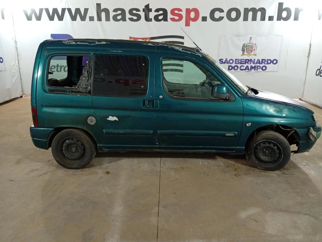 Citroën Berlingo MP18I 2001 Verde em Casa Branca - São Paulo