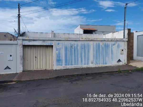 Casa com 3 Quartos em Uberlândia/MG em Uberlandia - Minas Gerais