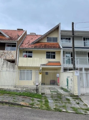 Sobrado em São José dos Pinhais/PR em São José Dos Pinhais - Paraná