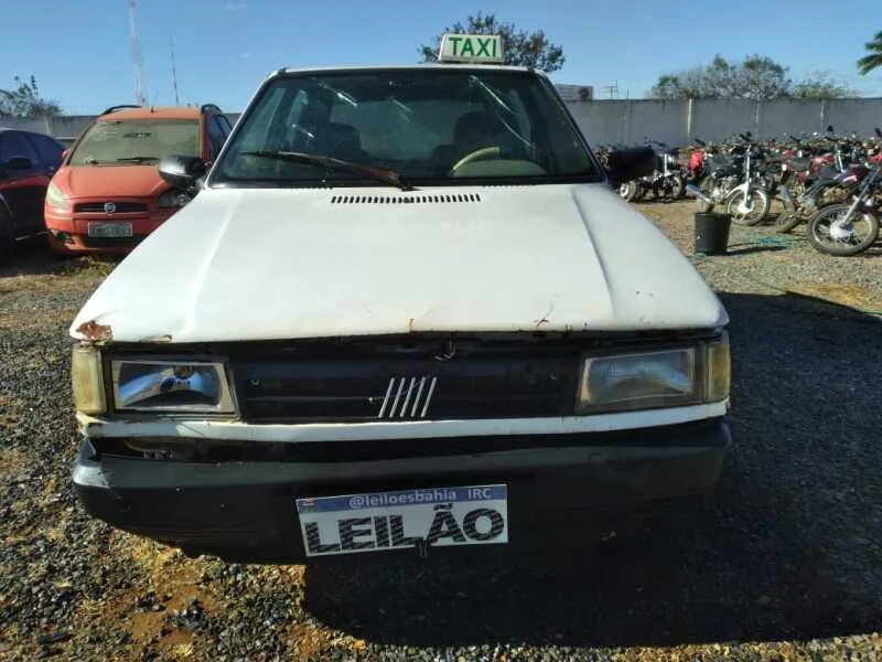 Fiat Uno Mille 2000/2001 1.0 Gasolina Automático? em Irecê - Bahia