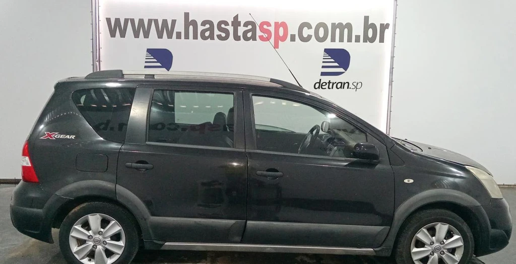 Nissan Livina XGear 2013 1.8 em Casa Branca - São Paulo