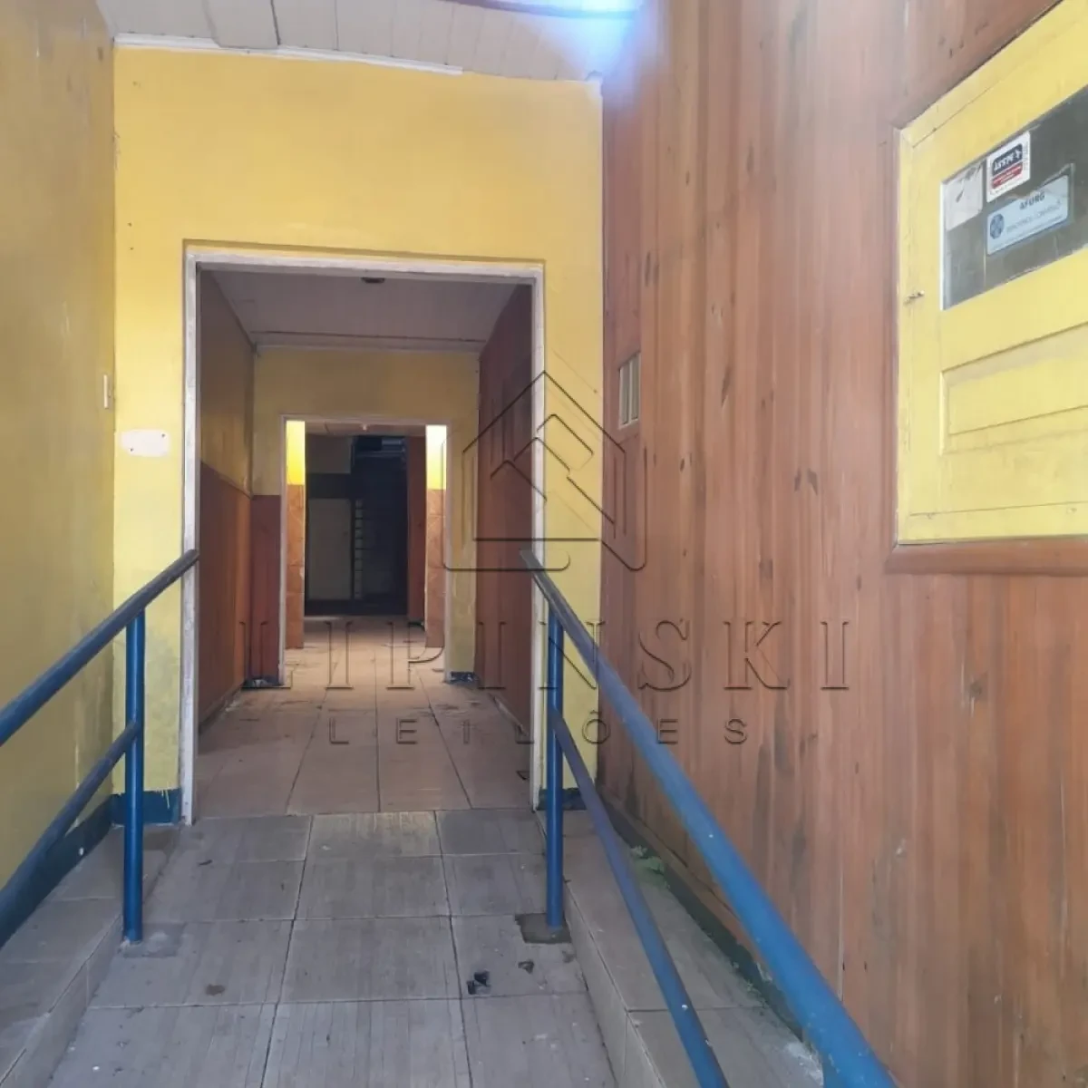 Casa com 3 aberturas na rua Andrade Neves, Rio Grande/RS em Rio Grande - Rio Grande do Sul