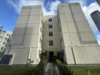 Imagem de apartamento em prédio com fachada clara em Maceió AL