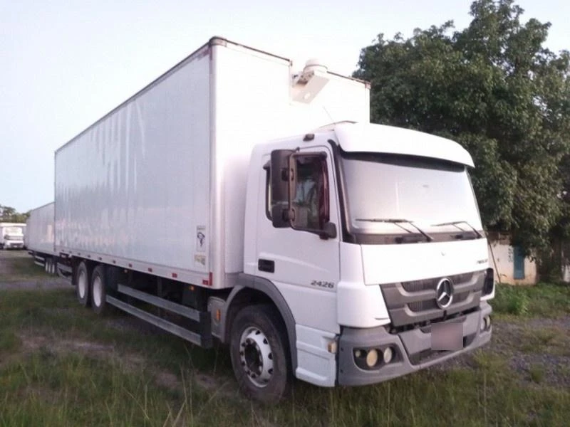 Mercedes-Benz Atego Atego 2426 2016 Bau Manual Diesel em Jaboatão Dos Guararapes - Pernambuco