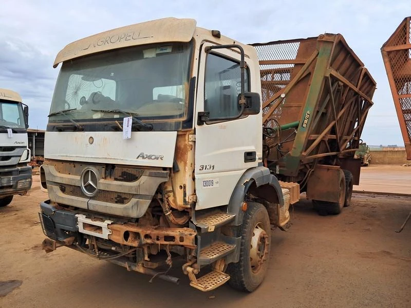 Mercedes-Benz Axor 3131 3131 6x4 Transbordo de Cana Picada 2015/2016 em Pompéu - Minas Gerais