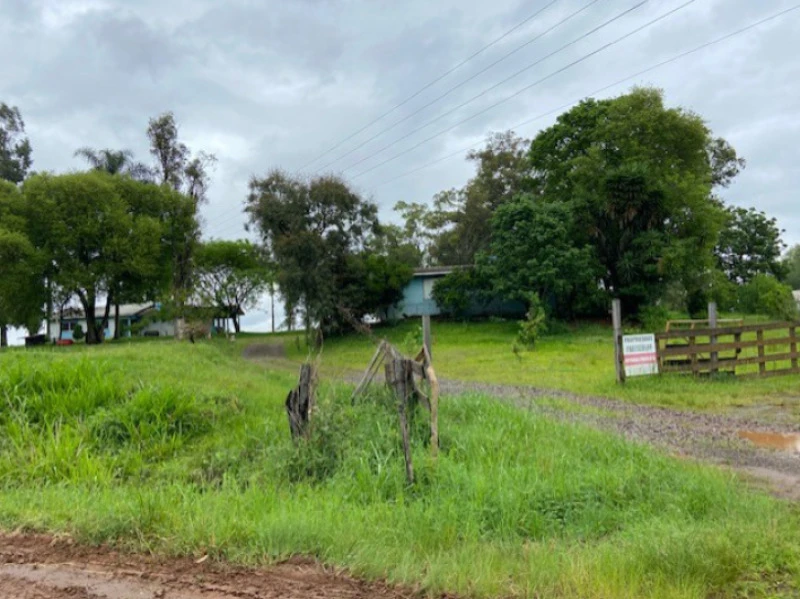 Terreno Terreno com benfeitorias em Passo Fundo/RS em Passo Fundo - Rio Grande do Sul