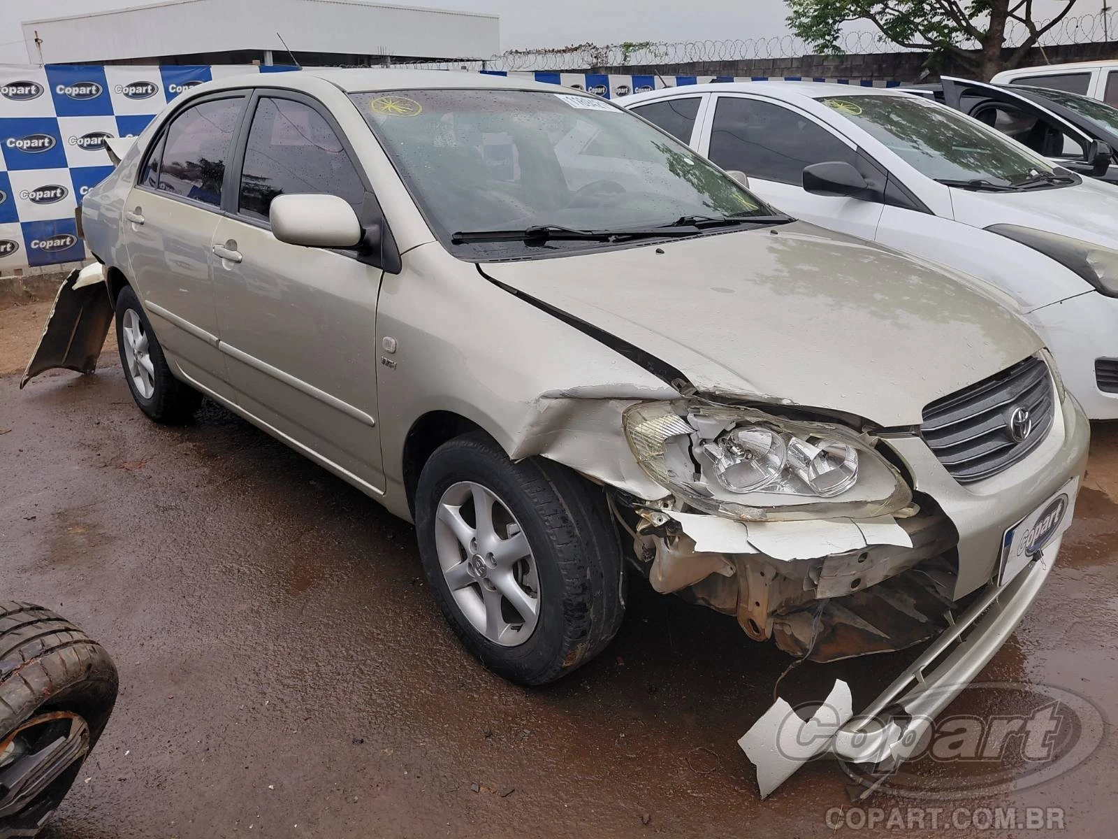 Toyota Corolla XEi 2004 1.8 16V VVTI Automático em Aparecida De Goiânia - Goiás