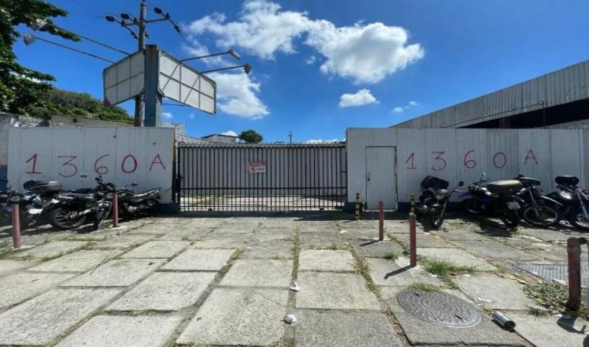 Prédio Comercial com 2.342 m² de terreno e 2.339 m² de construção em Bonsucesso-RJ em Rio De Janeiro - Rio de Janeiro