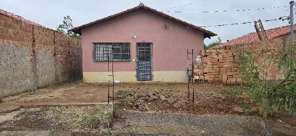 Casa com 2 Quartos em Nova Serrana/MG em Nova Serrana - Minas Gerais