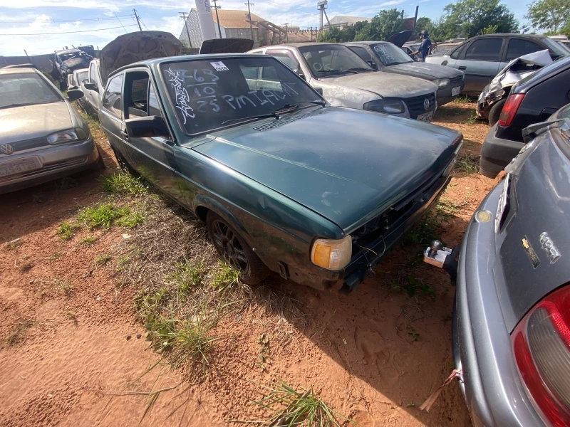 Volkswagen Gol Sedan 1990s? Sucata Grande Monta em Tupã - São Paulo