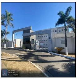 Apartamento branco no Condomínio Residencial Gran Jardim com portaria e palmeiras ao redor