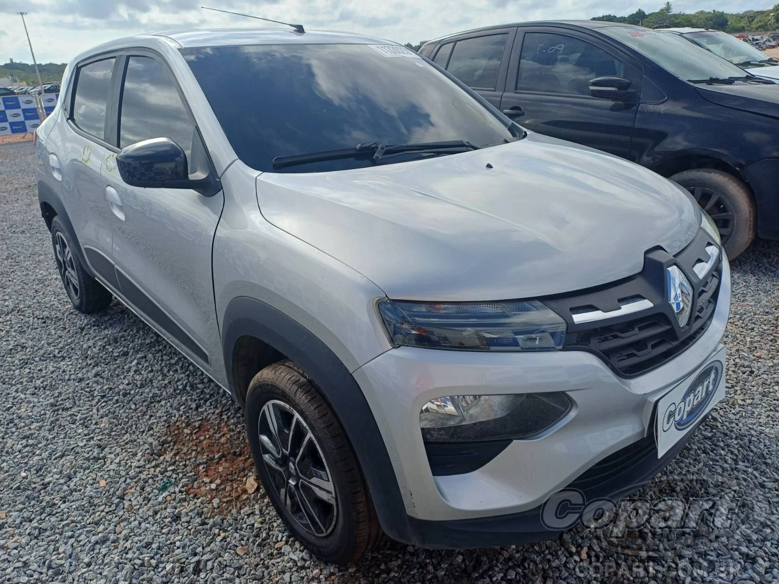 Renault Kwid Intense 2023 1.0 SCe em Eusébio - Ceará