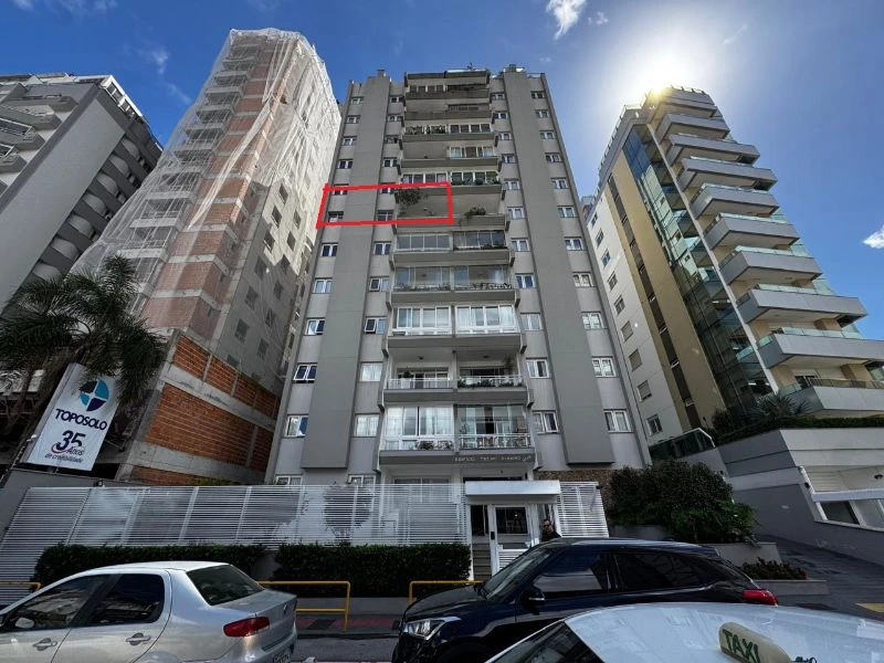 Apartamento com 2 Garagens em Florianópolis/SC em Florianópolis - Santa Catarina