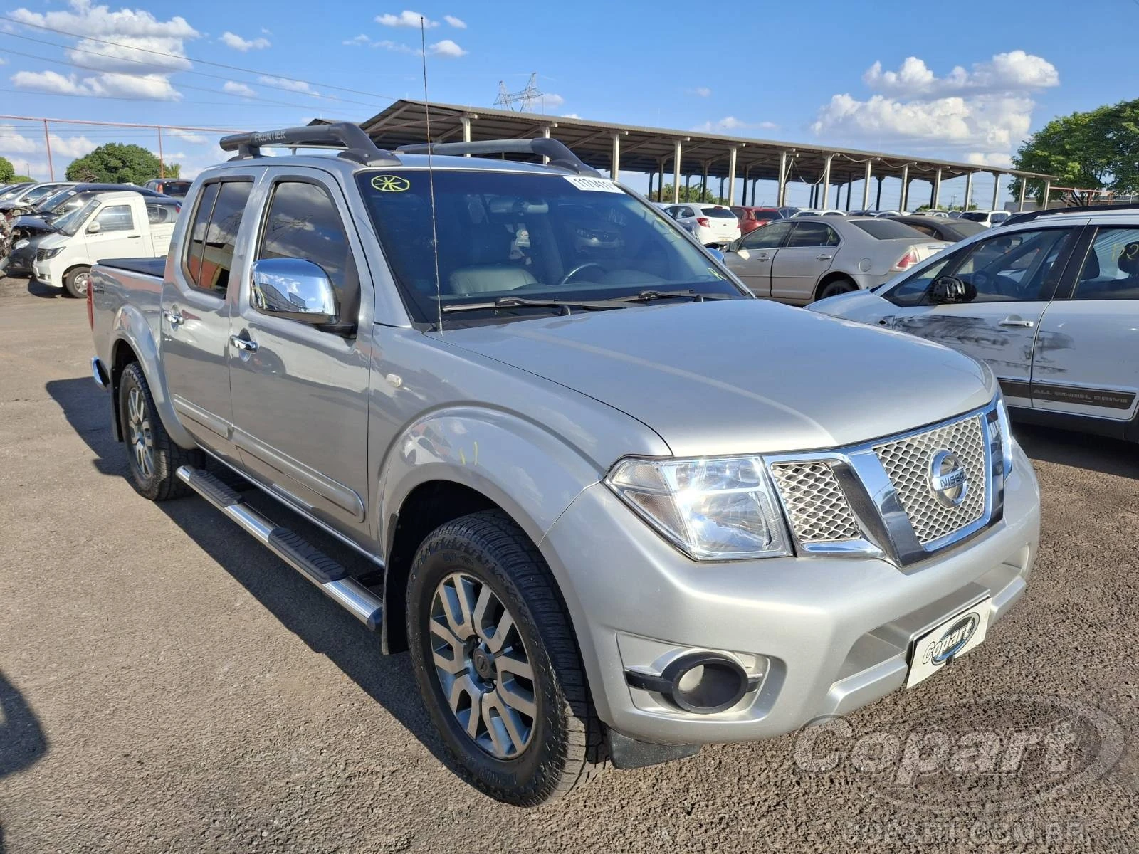 Nissan Frontier CD SL 2015 2.5 Turbo Automático em Aparecida De Goiânia - Goiás