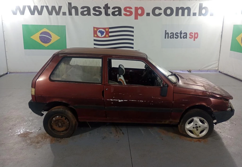 Fiat Uno Mille SX SX 1996 1997 Vermelho em Casa Branca - São Paulo