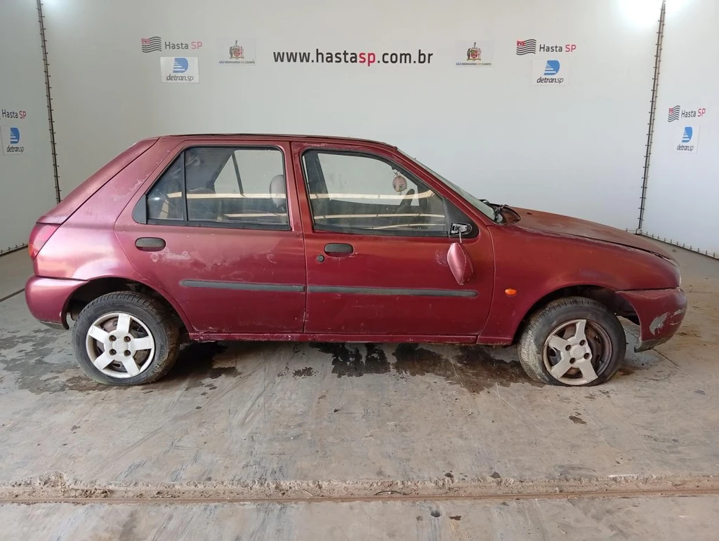 Ford Fiesta 1998 Vermelha em Porto Feliz - São Paulo