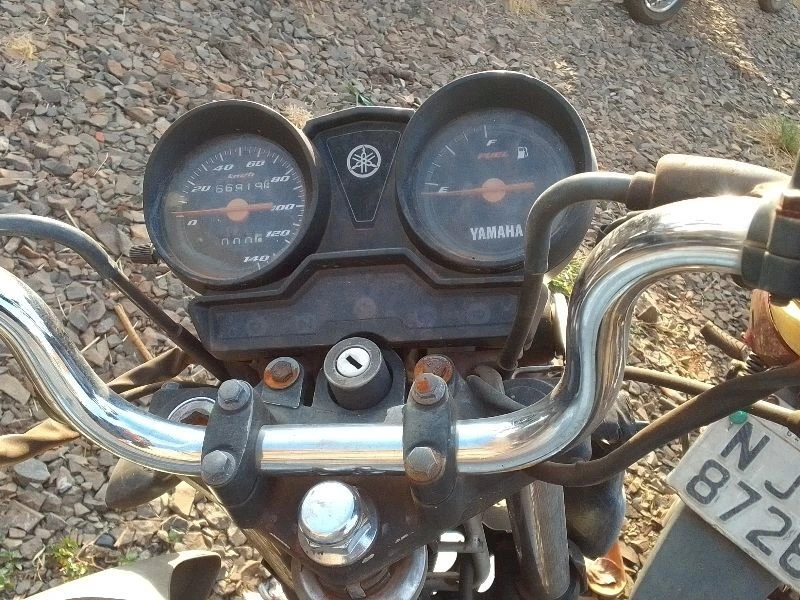 Yamaha YBR125 YBR125E 2009 125cc Prata em Tangará Da Serra - Mato Grosso