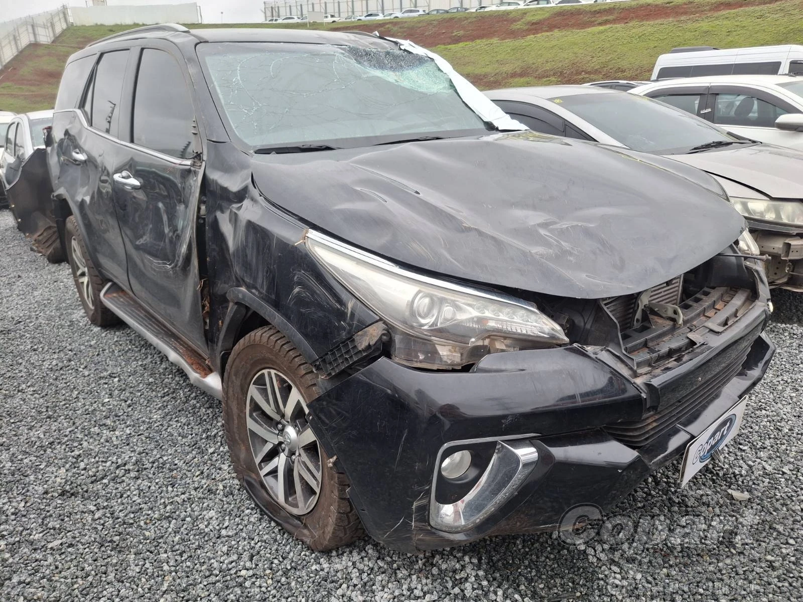 Toyota Hilux SW4 SRX 2017 2.8 Diesel 4x4 em Itaquaquecetuba - São Paulo