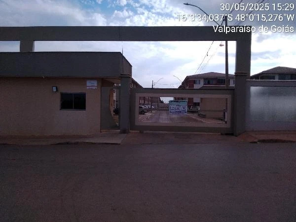 Apartamento com portaria e entrada principal em condomínio residencial no período da tarde