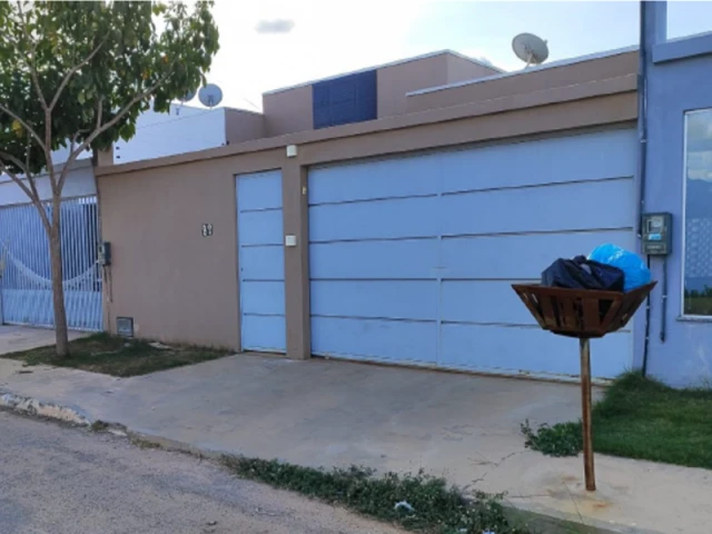 Casa com Garagem Dupla em Luís Eduardo Magalhães/BA em Luís Eduardo Magalhães - Bahia