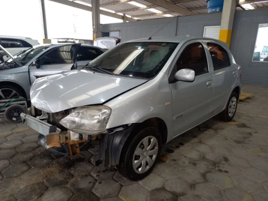 Toyota Etios HB X HB X 2013 Manual em Tijucas - Santa Catarina