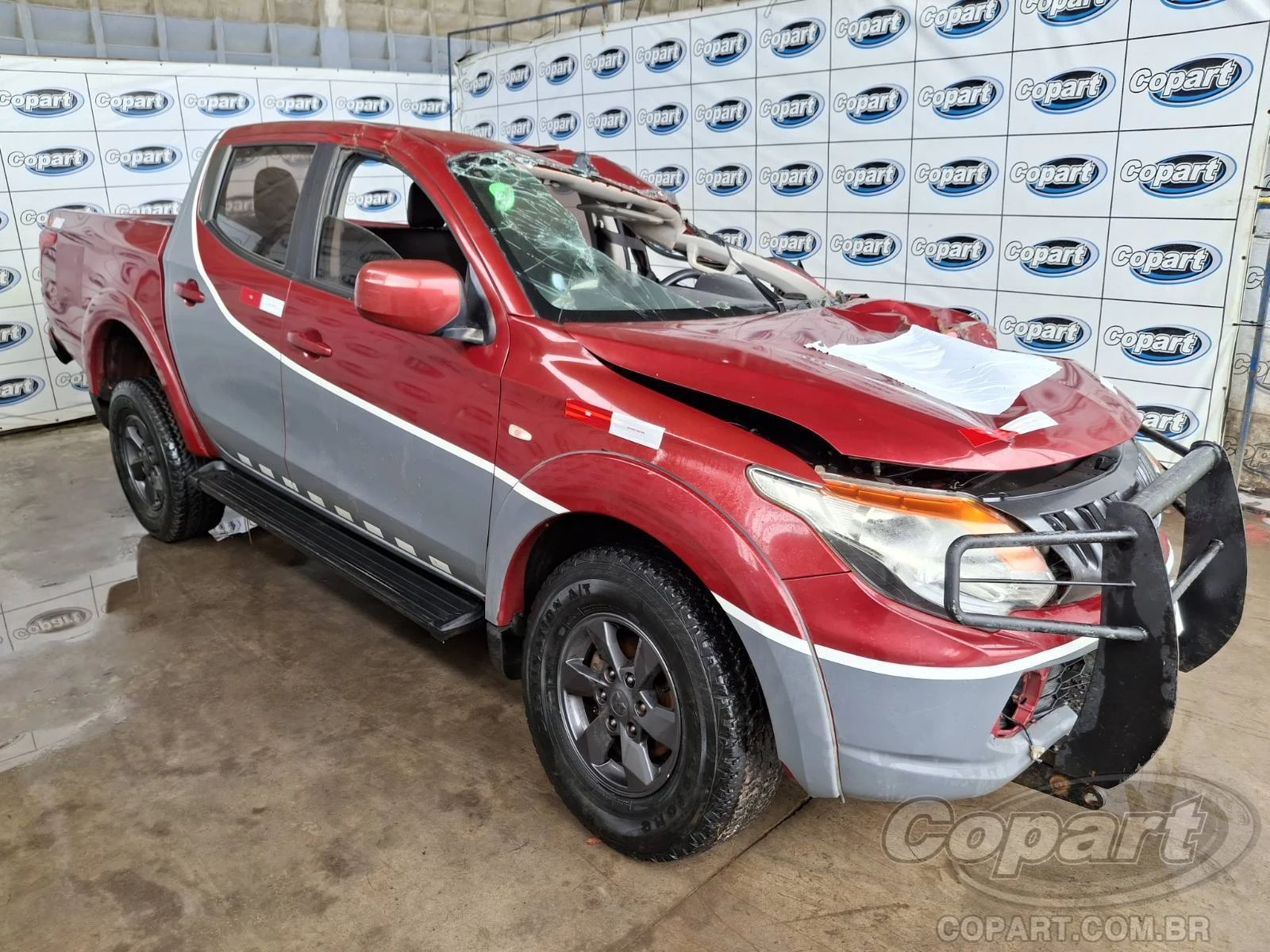 Mitsubishi L200 GLS 2019 2.4 Turbo Diesel 4x4 em Candeias - Bahia