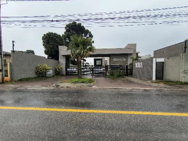 Casa com 4 Quartos e 4 Vagas em Sao Jose dos Pinhais/PR em Sao Jose Dos Pinhais - Paraná