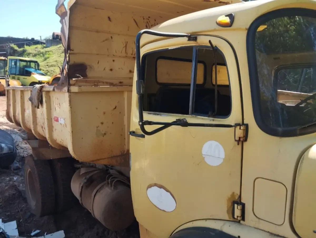 Mercedes-Benz 1113 1113 1981 Basculante Amarelo em Crissiumal - Rio Grande do Sul