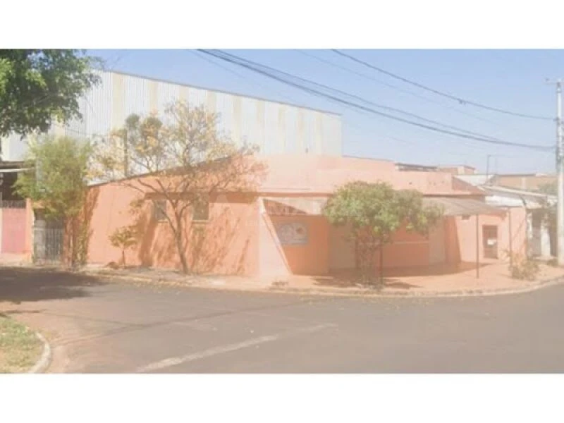 Terreno com edificação em Araraquara/SP em Araraquara - São Paulo