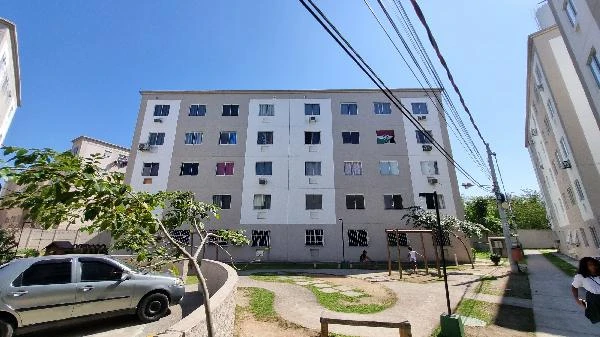 Apartamento em prédio residencial no RJ com 2 quartos e área comum